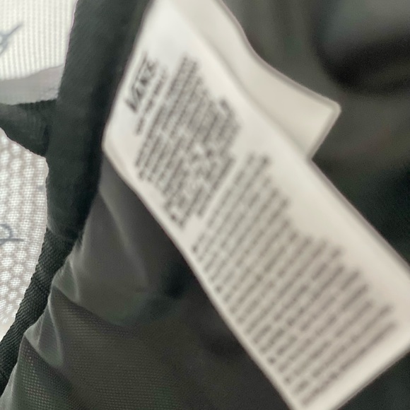 New with tag VANS ALUMNI PACK PRI BACKPACK w/logo and adjustable straps 4 pocket - Picture 12 of 14